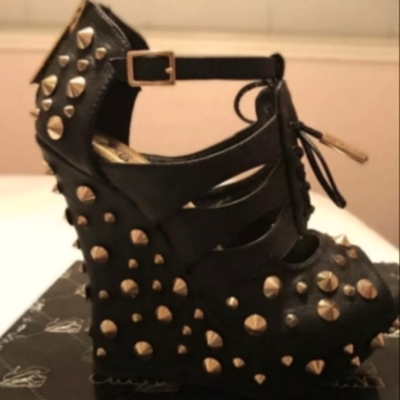 SHIEKH Gold Studded Black Wedges - Picture 2 of 5